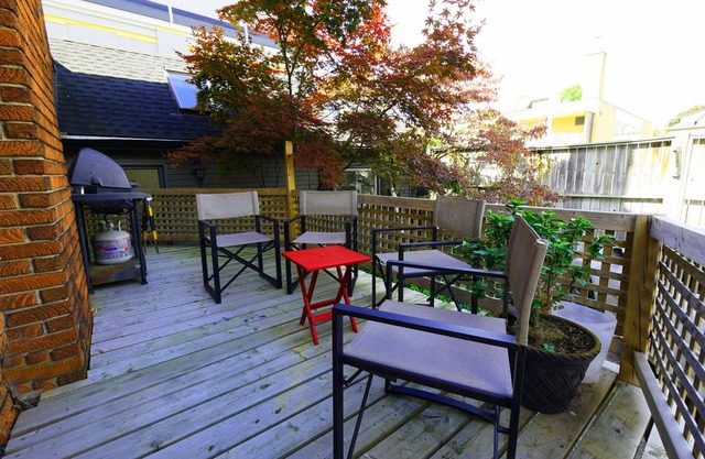 Bright Uptown Waterloo Home In The Heart Of The City.