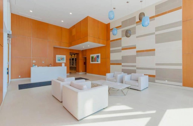 Calgary SE 4 St Apartment