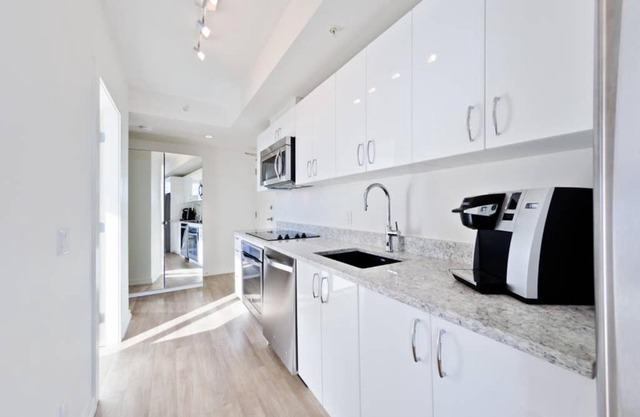 Calgary SE 4 St Apartment