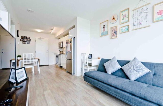 Calgary SE 4 St Luxury DT Apartment