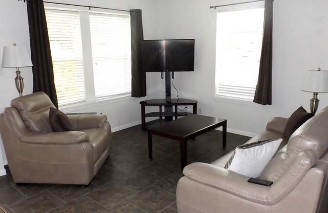Campbell's Clean & Comfortable Modern Duplex 4662A