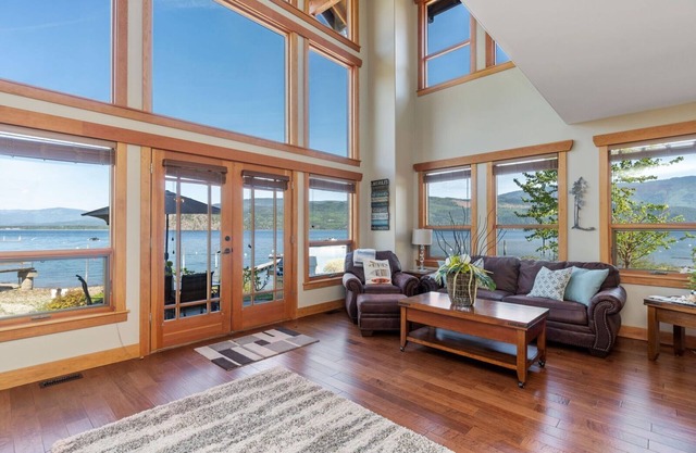 Carmel Beach Private Lodges - Unit #1. Lakefront 3 bedroom unit.