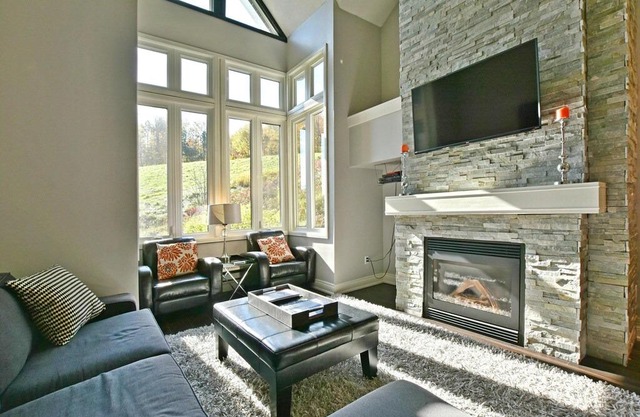 Chateau Ridge 2 Bedroom Condo..Slopeside!