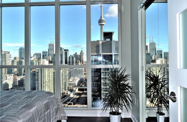City Center Penthouse - CN Tower/Lake Views