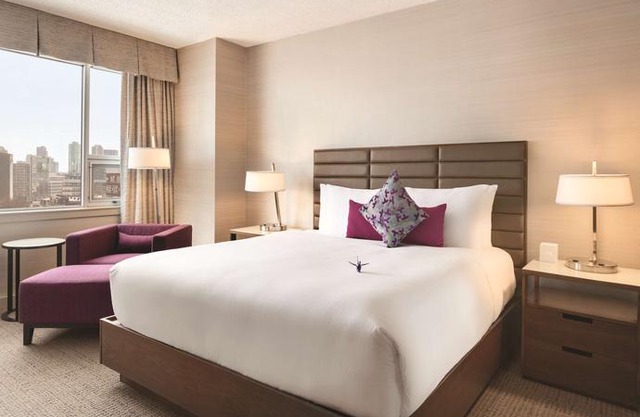 Coast Edmonton Plaza Hotel by APA