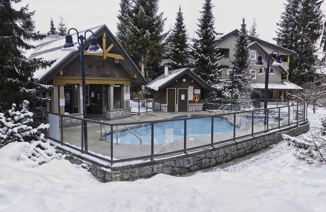 Comfortable Townhouse in Whistler Village w/Hot Tub