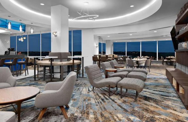 Courtyard By Marriott Edmonton Downtown