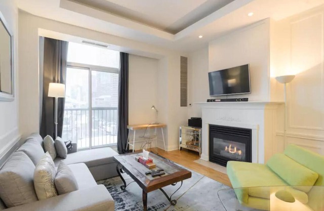 Cozy 2br downtown condo by Wellesley Subway