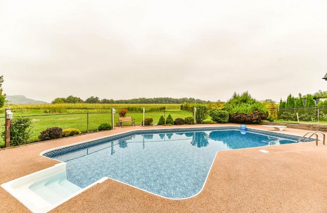 Cozy Country Home near Mini Ski Resort in Milton