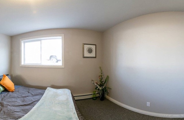 Crew Accommodations Sleeps 4 - AMAZING Value!!! K308