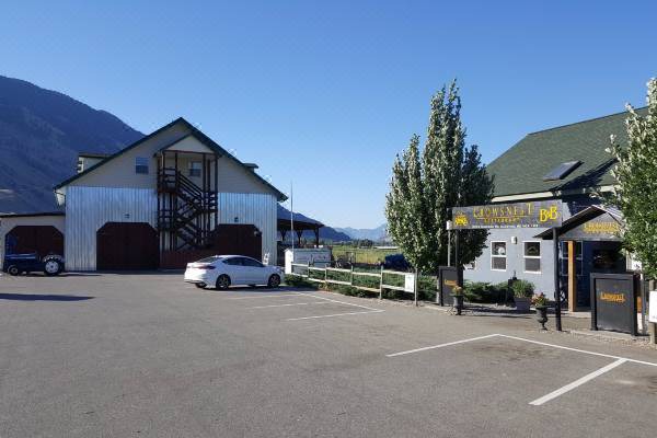 Crowsnest Vineyards Guesthouse