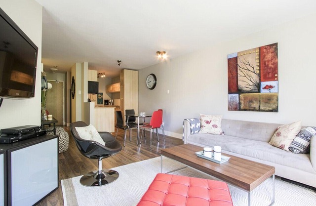 D37 - 1 bedroom in the WestEnd