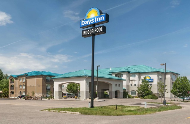 Days Inn & Suites by Wyndham Brandon