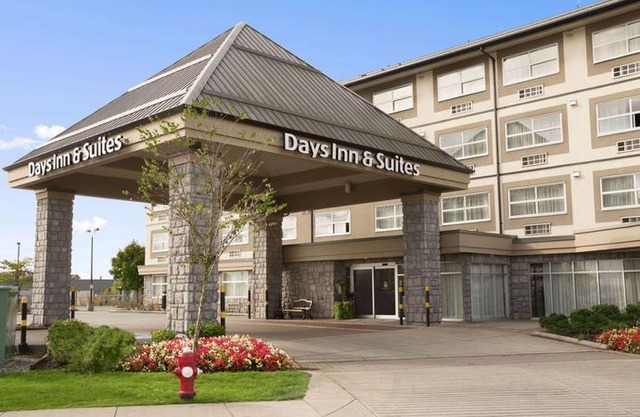Days Inn & Suites by Wyndham Langley
