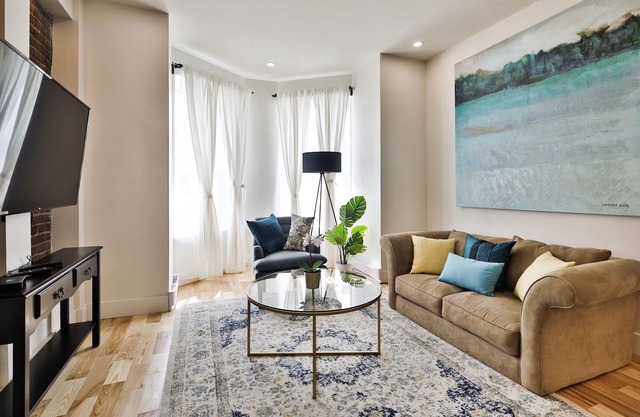DL | French inspired 3bedroom Mile End Plateau