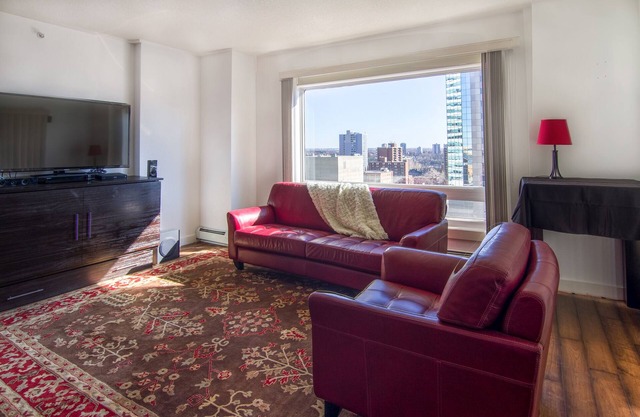 Downtown Core Icon Executive - Best Location Central Downtown