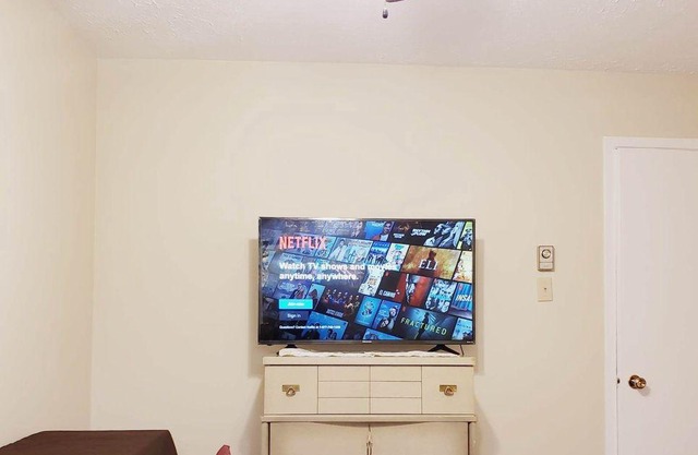 Downtown room, New !