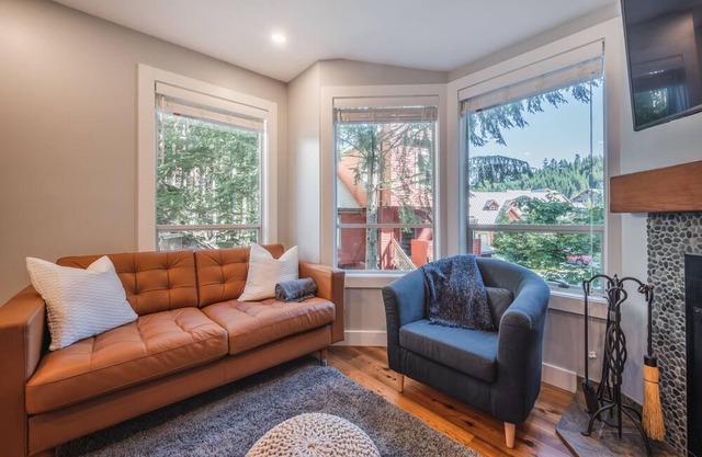 ❄︎Dusty's Suite❄︎ | 1 BR + Loft | Fully Renovated | 5 Min Walk to Creekside Gondola