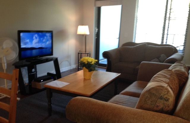 Executive 2 Bedroom/ 2 Bathroom Lower Londale North Vancouver