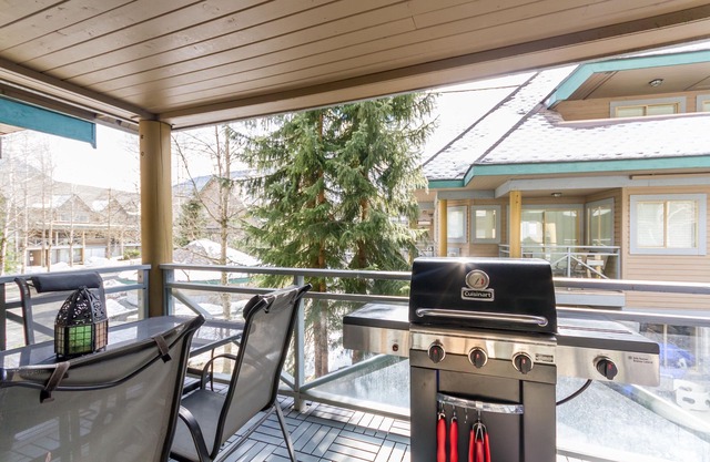 FABULOUS LOCATION Private Hot Tub, NO Car needed, Sleeps 8