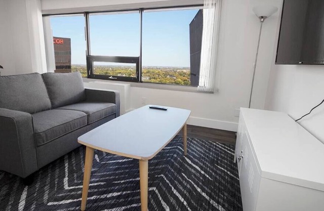 Free Parking & Wi-Fi! Luxury Studio Suite