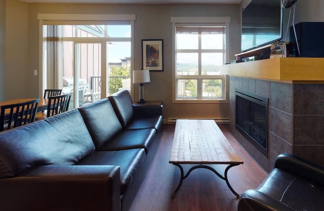 Fully-equipped 2 Bedroom Townhome, Sleeps 8