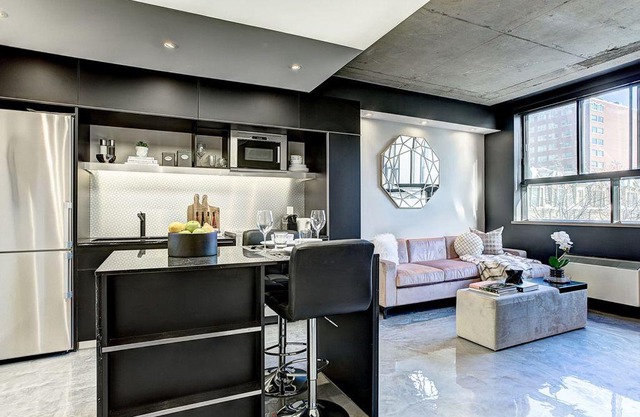 Furnished apartment Ville Marie district close to the metro