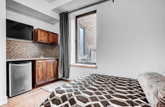 Furnished Studio by Concordia University #202