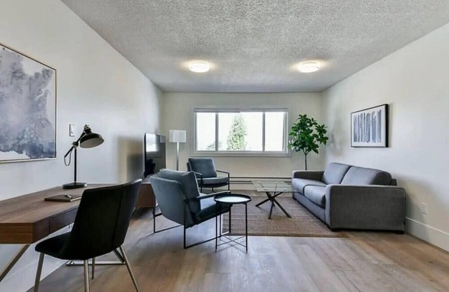 Gateway Furnished Apartments Suite Fourteen
