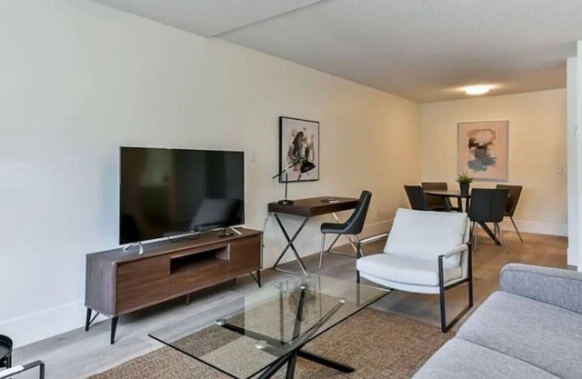 Gateway Furnished Apartments Suite Sixteen