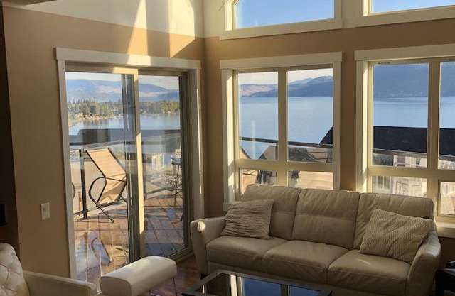 Georgeous Lake Views - 3 Bedroom Cottage at La Casa Resort