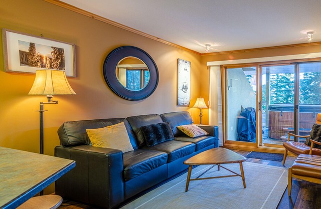 Ground floor 1 bedroom condo, great location close to village centre and next to ski runs