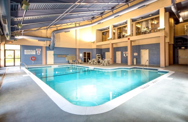 Holiday Inn Express & Suites Mississauga-Toronto Southwest, an IHG Hotel