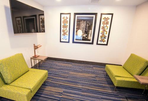 Holiday Inn Express Hotel 