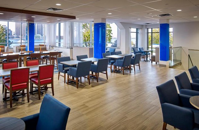 Holiday Inn Express Windsor Waterfront