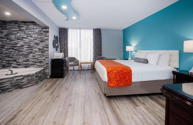 Howard Johnson Plaza Hotel by Wyndham Windsor