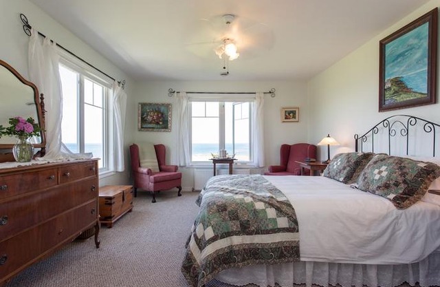 Johnson Shore Inn