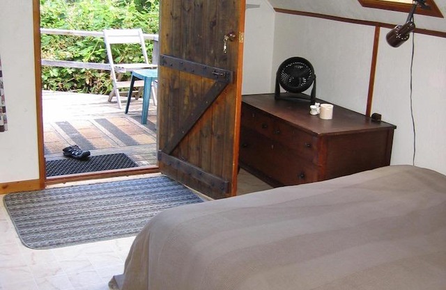 KEMA Hornby Island - Cabin - across the road from our property waterfront acces