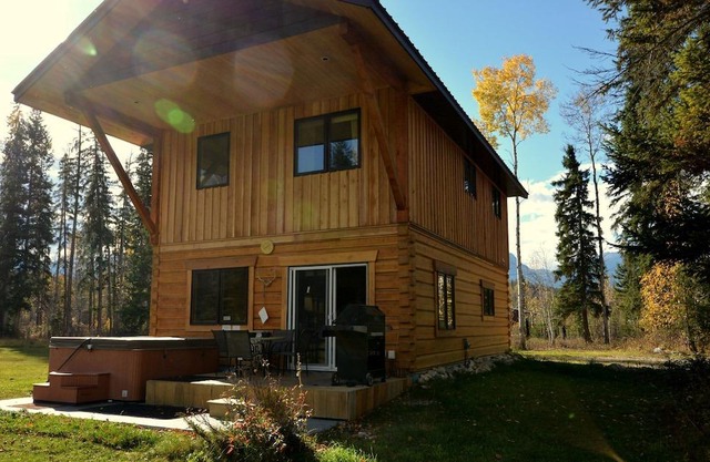 Kicking Horse Kabins - LUXURY LOGHOME WITH HOT TUB