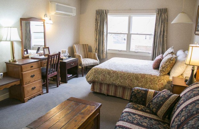 Lane's Privateer Inn - Standard Queen Room