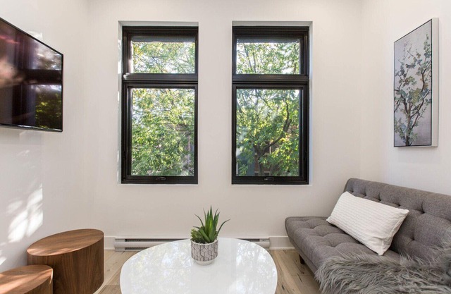 Lofts du Parc Lahaie - Mile End - Cozy Modern Studio Apt 303