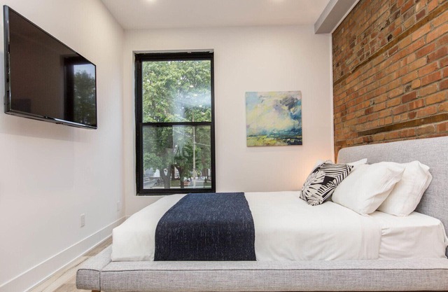 Lofts du Parc Lahaie - Mile End - Stylish modern studio Apt 202