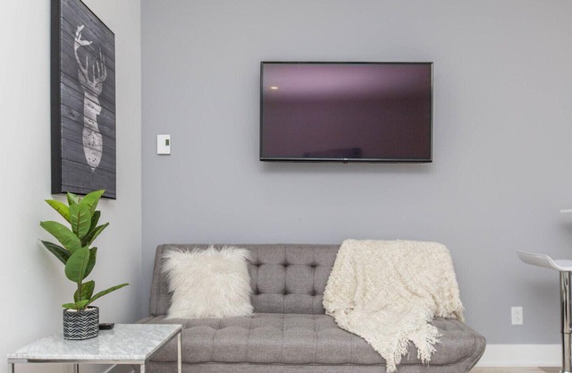 Lofts du Parc Lahaie - Mile End - Ultra Modern Studio Apt 201