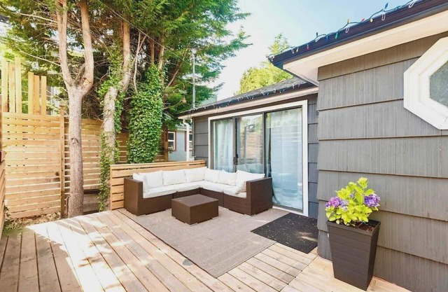 LOVELY HOME 10 MINUTES TO DOWNTOWN !!!