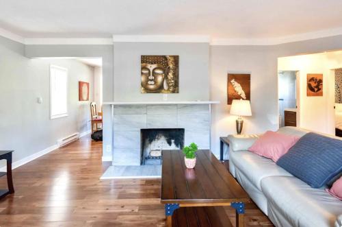 LOVELY HOME 10 MINUTES TO DOWNTOWN !!!