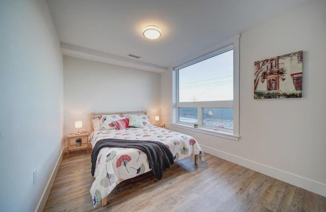 Luxurious Brand New Modern Condo Parking Coffee Location!