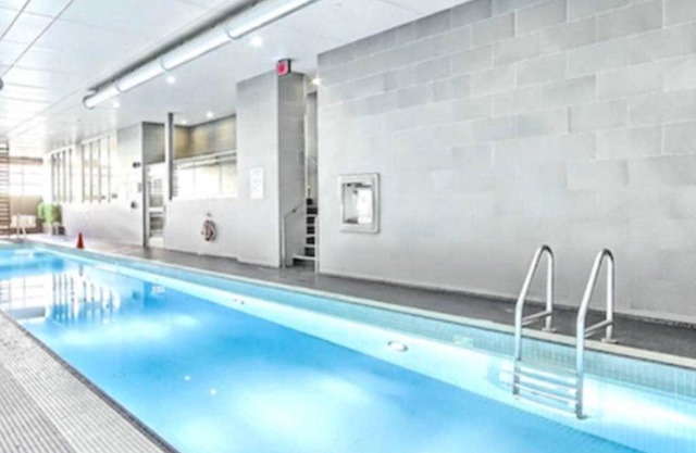 Luxurious Condo DT Amazing Lake Views sleeps 10+4