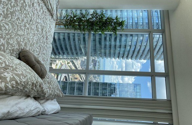 Luxurious Maple Leaf Square 2 Bedroom Condo Downtown Toronto