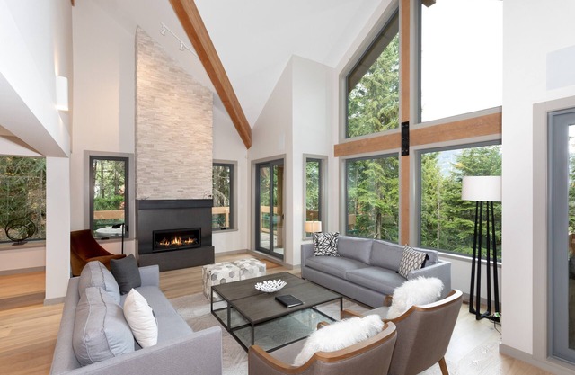 Luxury 5BR near Village & Lifts, w Hot Tub, Garage