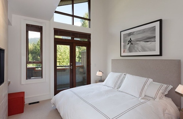 Luxury Mountain Retreat Townhome with Private Hot Tub hosted by Whistler Ideal